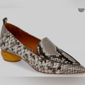 Gently worn Jeffrey Campbell Viona Python Snakeskin Print Pointed Loafers size 8